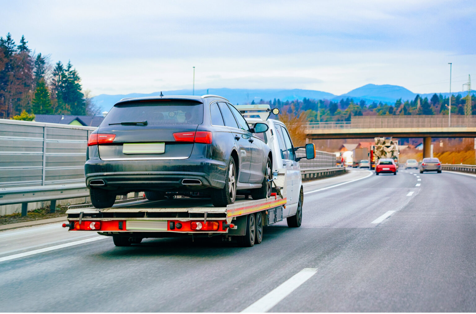 Contratar servicio de asistencia en carretera con grúa para coches inmovilizados tras avería o accidente